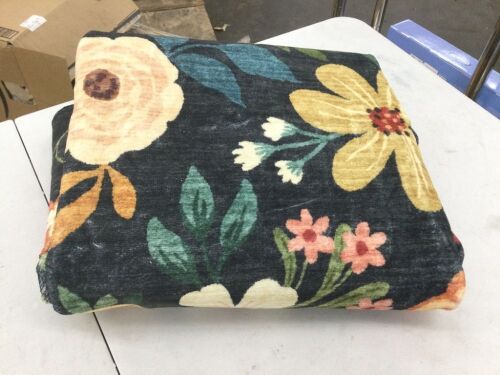 Floral Rug, Approx 6' x 4' - Lot 553
