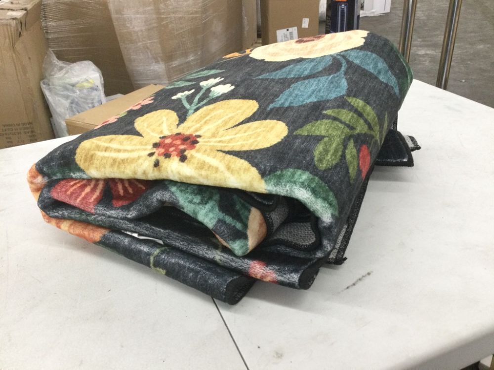 Floral Rug, Approx 6' x 4' - Image 2 - Lot 553