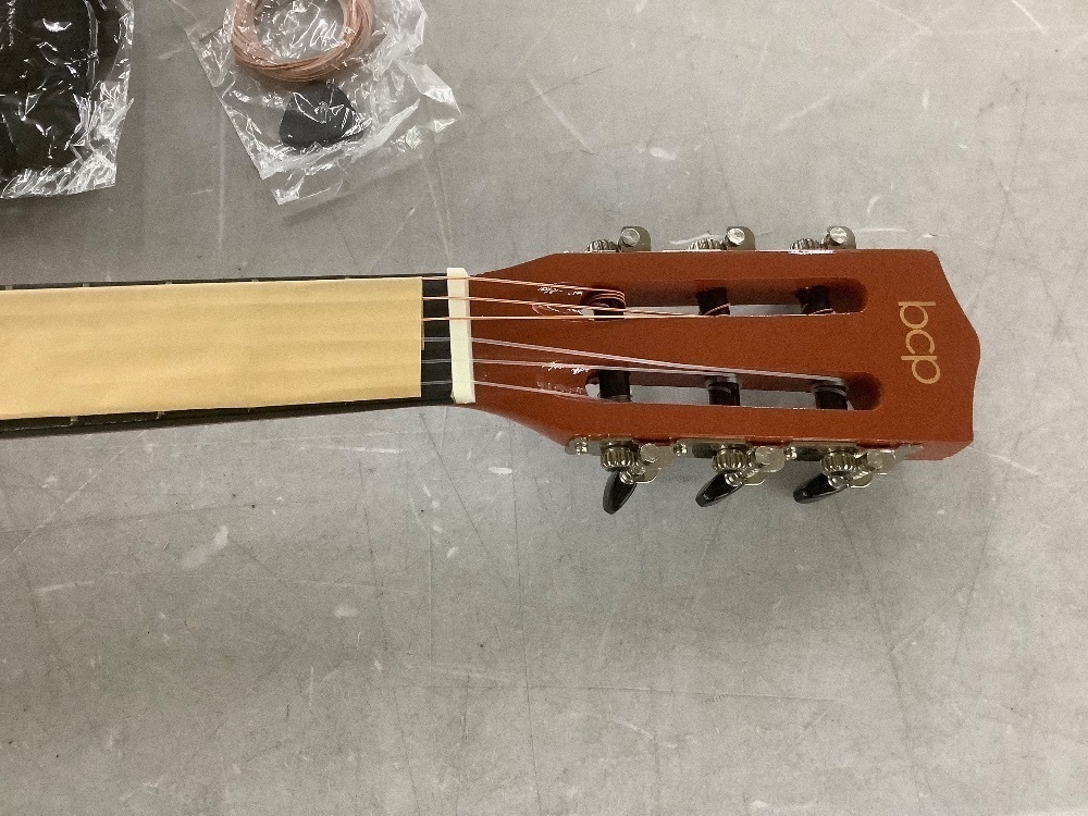 Kids Acoustic Guitar Beginner Starter Kit w/ Carrying Case - 30in - Image 4 - Lot 191