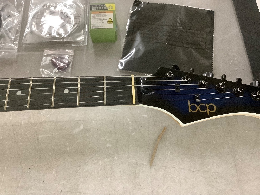 Beginner Electric Guitar Kit w/ Case, 10W Amp, Tremolo Bar - 39in - Image 4 - Lot 192