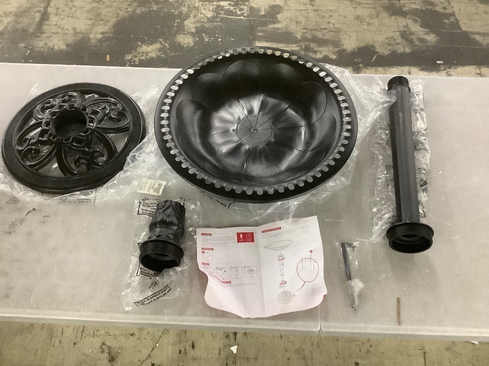 Vintage Outdoor Garden Bird Bath w/ Fleur-de-Lis Accents - Image 2 - Lot 492