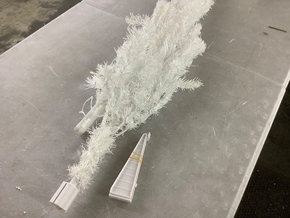 4ft Pre-lit Tinsel Christmas Tree - Image 2 - Lot 687