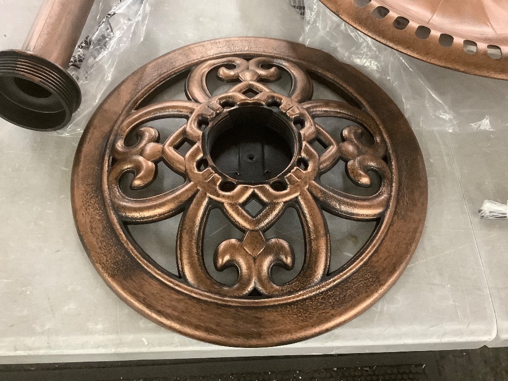 Vintage Outdoor Garden Bird Bath w/ Fleur-de-Lis Accents - Image 5 - Lot 596