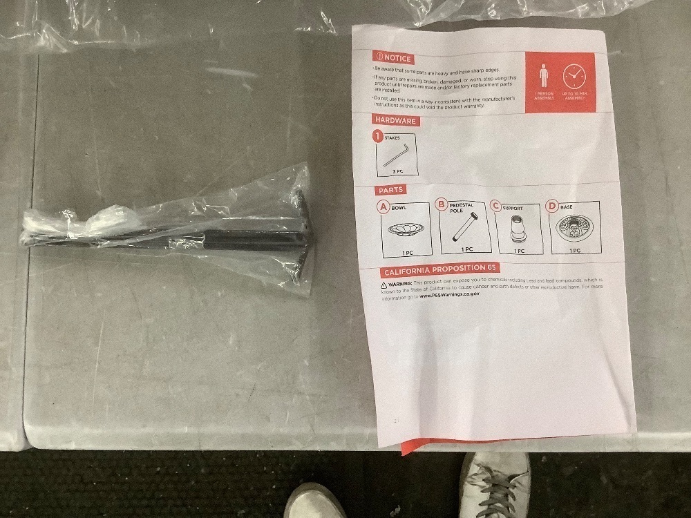 Vintage Outdoor Garden Bird Bath w/ Fleur-de-Lis Accents - Image 7 - Lot 596