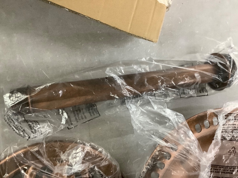 Vintage Outdoor Garden Bird Bath w/ Fleur-de-Lis Accents - Missing Hardware - Image 6 - Lot 682