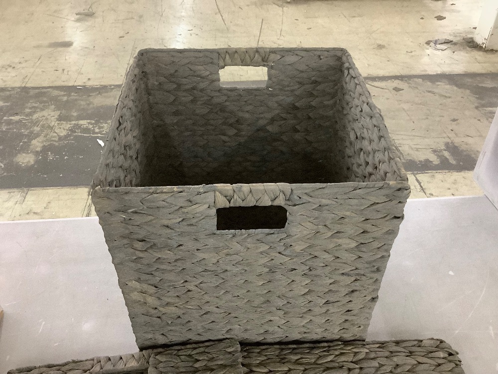 Set of 5 Collapsible Hyacinth Storage Baskets w/ Inserts - 13x13in - Image 5 - Lot 400
