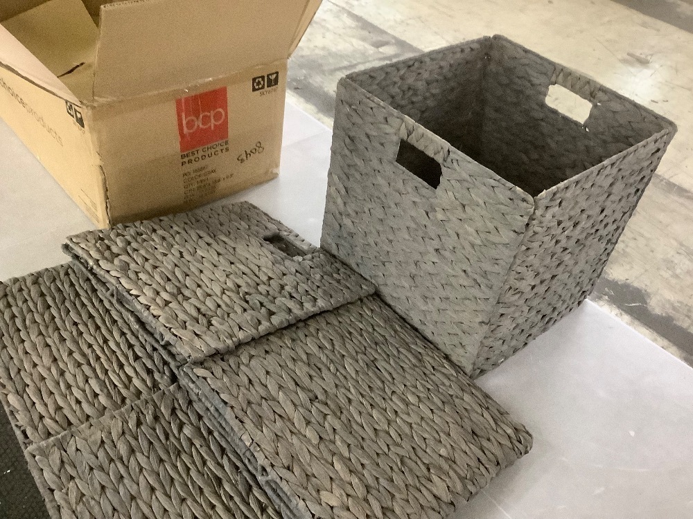 Set of 5 Collapsible Hyacinth Storage Baskets w/ Inserts - 13x13in - Image 7 - Lot 400