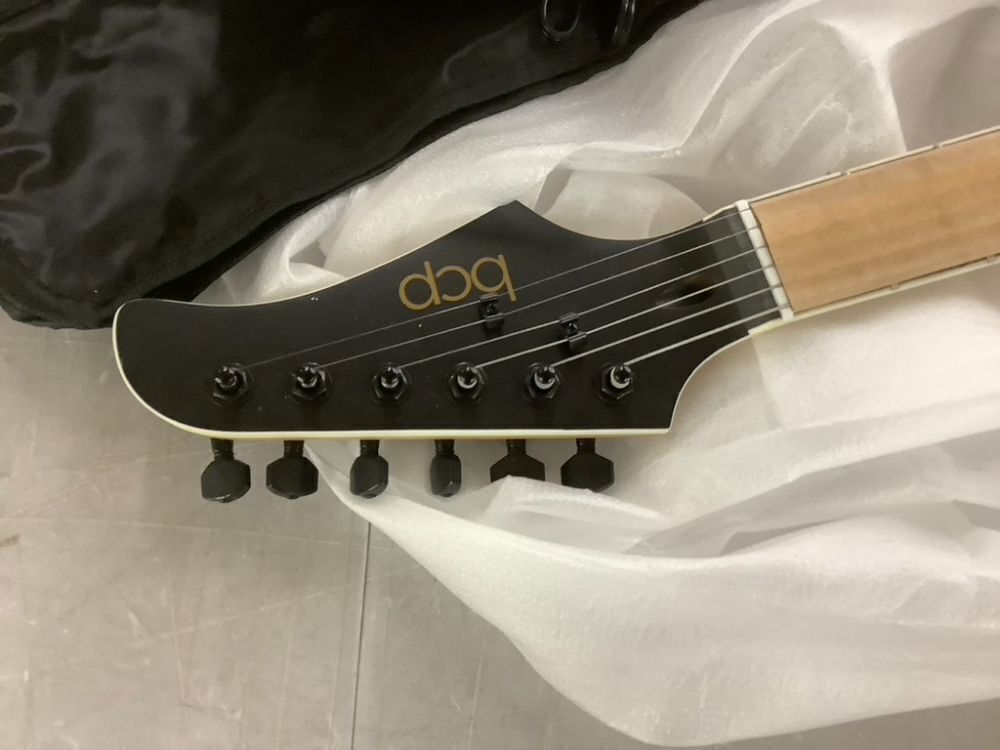 Beginner Electric Guitar Kit w/ Case, 10W Amp, Tremolo Bar - 39in - Image 5 - Lot 792