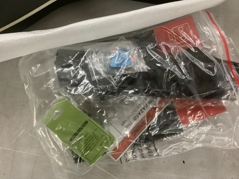 Beginner Electric Guitar Kit w/ Case, 10W Amp, Tremolo Bar - 39in - Image 7 - Lot 792