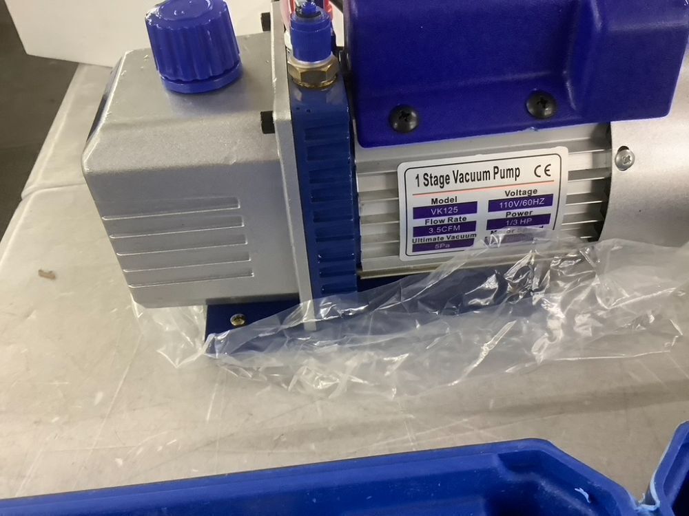 AC Vacuum Pump and Gauge Set - Image 3 - Lot 690