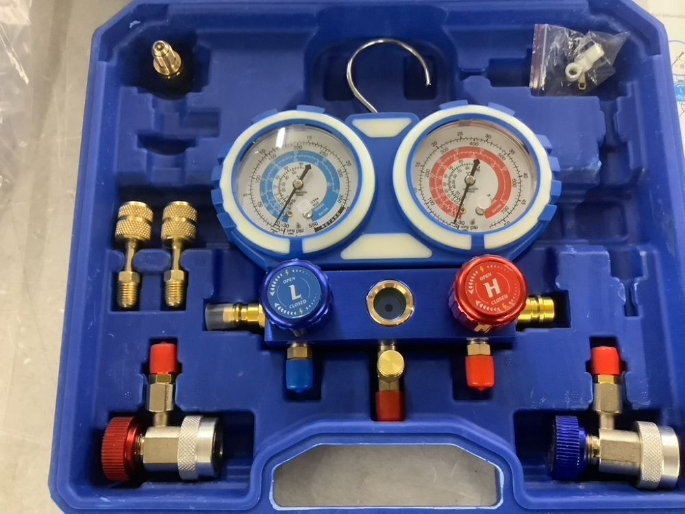 AC Vacuum Pump and Gauge Set - Image 5 - Lot 690