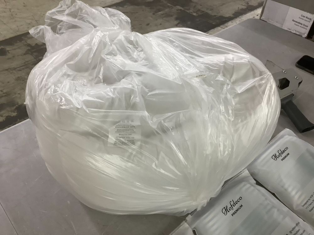 Lot of (4) Hofdeco Premium Coastal Hampton Style Lumbar Pillow Covers, 12" x 20", Blue Stripe & Pillows - Image 2 - Lot 697