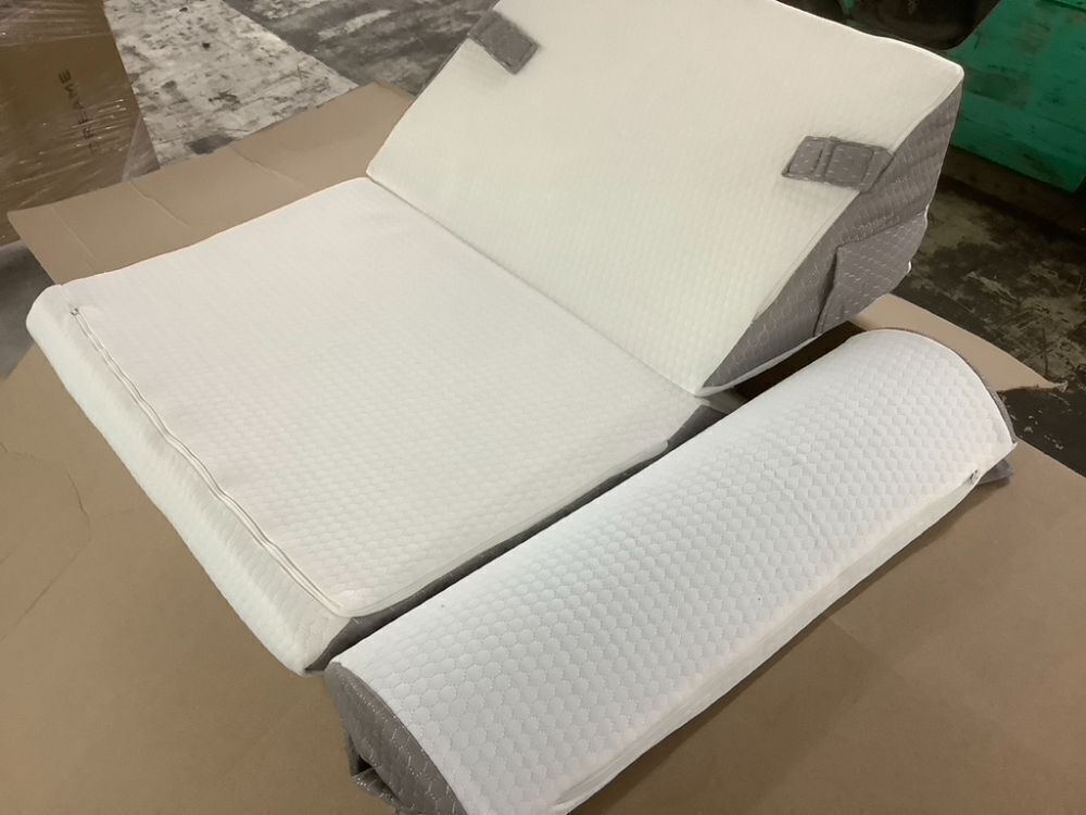 Bed Wedge Pillow Set - Image 2 - Lot 781