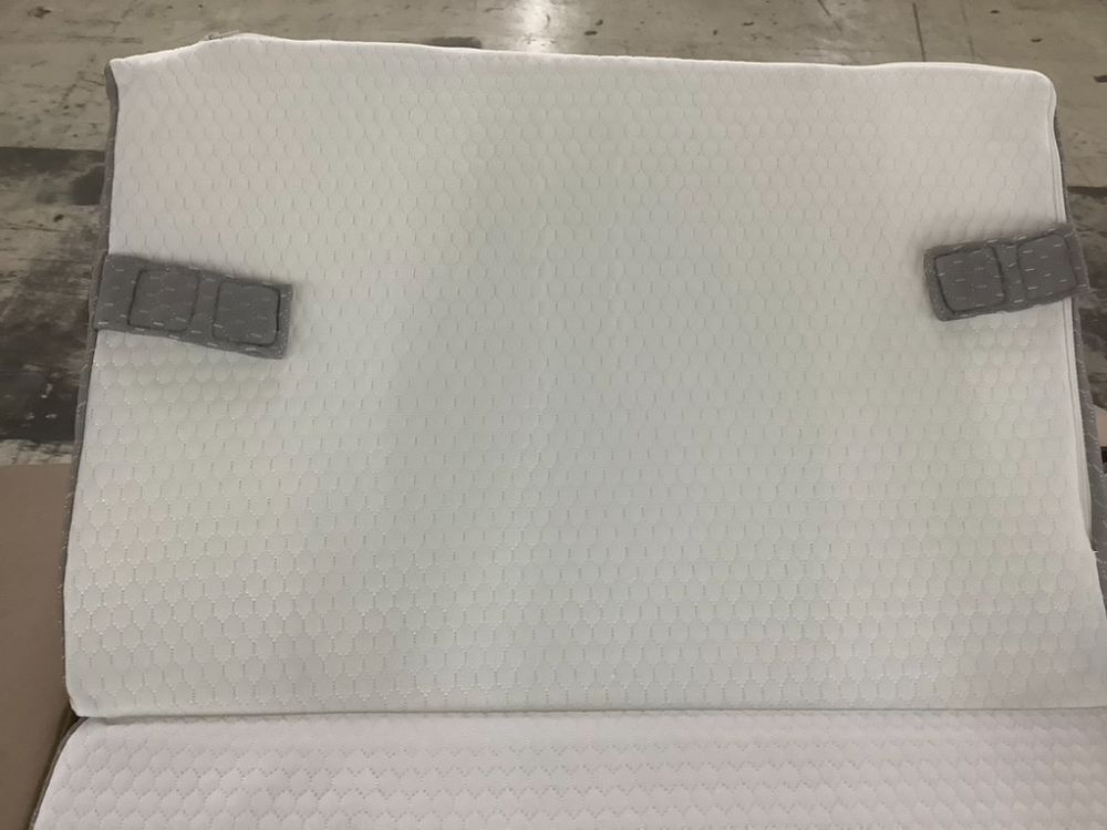 Bed Wedge Pillow Set - Image 3 - Lot 781