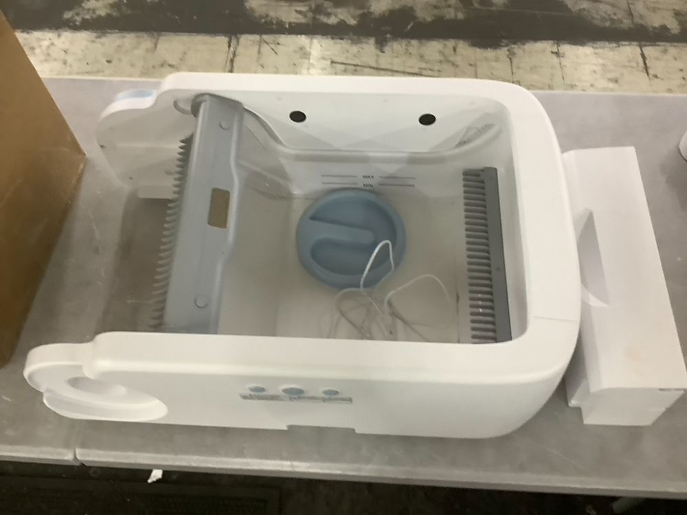 Open-Top Automated Cat Litter Box - Unknown if Complete - Image 1 - Lot 783