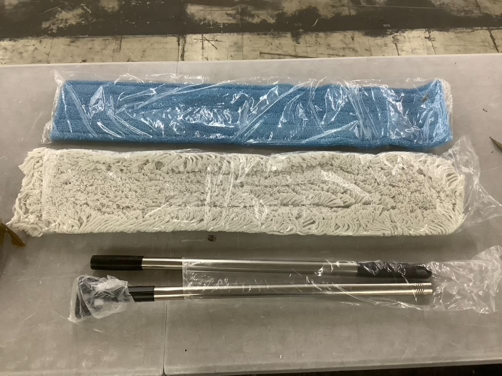 MASTERTOP Industrial Mop, Extra Large Floor Mop with Microfiber & Cotton Pad - Image 2 - Lot 610
