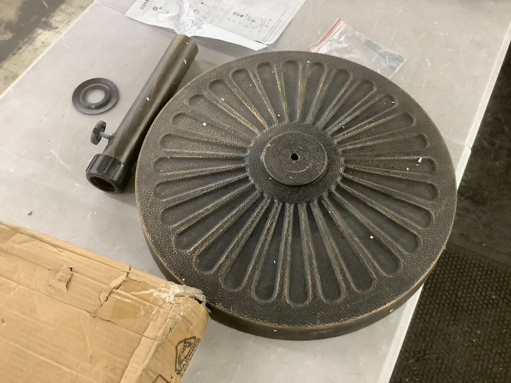 Sunnyglade 18" 30.2-lbs Heavy Duty Round Antiqued Umbrella Base - Bronze - Image 2 - Lot 608