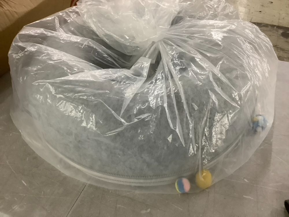 Cat Tunnel Bed - Image 4 - Lot 756