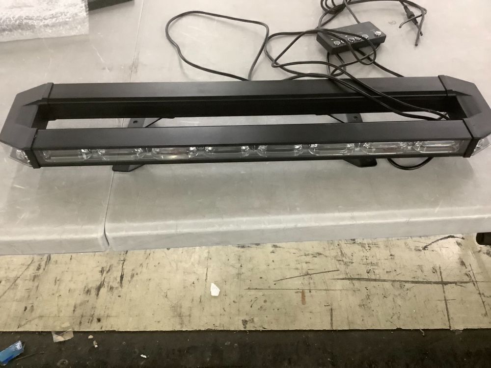 LUMENIX 26-Inch LED Rooftop Traffic Lightbar, Amber - Image 3 - Lot 427
