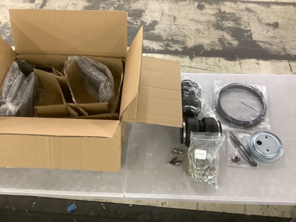 Air Bags Suspension Kit for 1969-2004 Ford F-250 F-350, 1975-1996 Ford F-150, 1994-2002 Dodge Ram 1500 2500 3500 - Image 1 - Lot 428