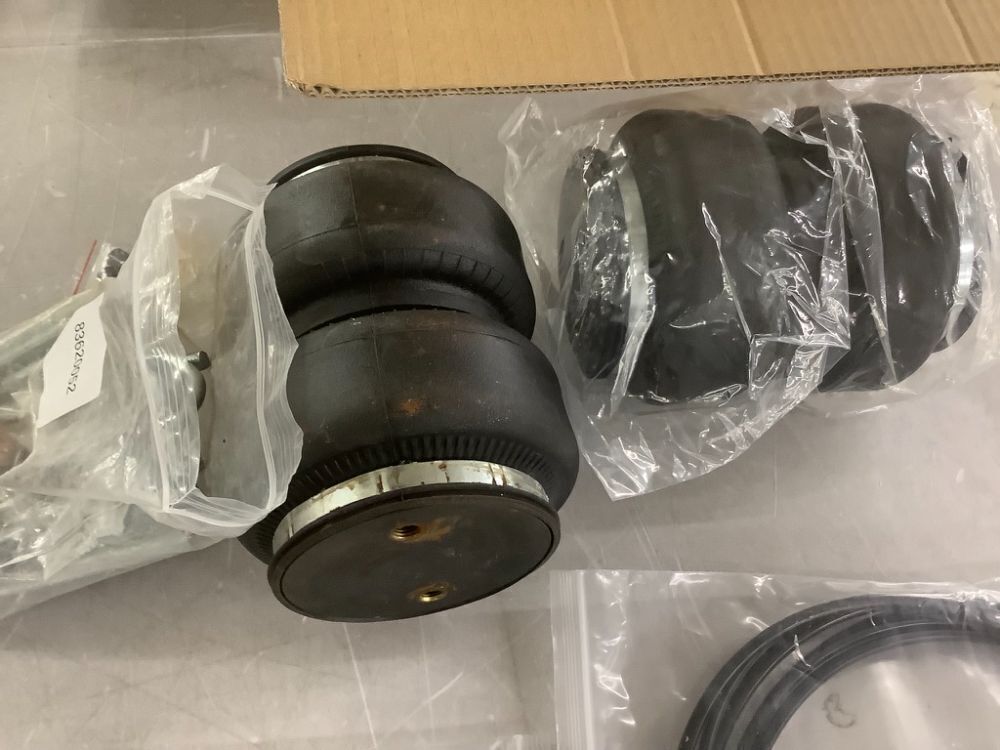 Air Bags Suspension Kit for 1969-2004 Ford F-250 F-350, 1975-1996 Ford F-150, 1994-2002 Dodge Ram 1500 2500 3500 - Image 4 - Lot 428