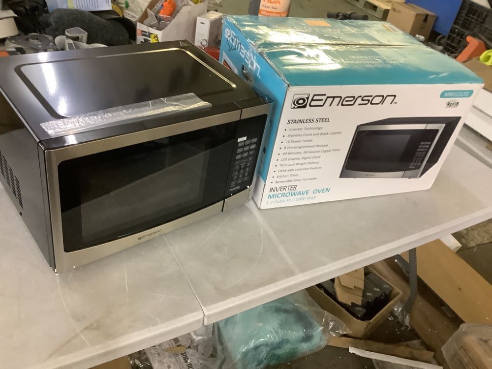 Emerson 1.2 cu. ft., 1000W Inverter, Touch Control, Stainless Steel Microwave Oven - Image 2 - Lot 94JF