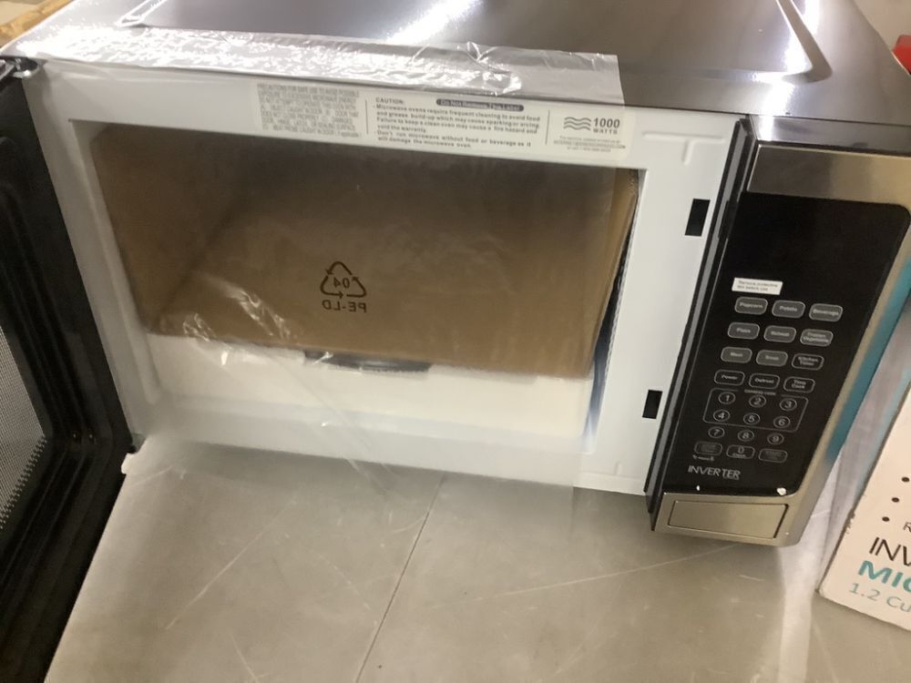 Emerson 1.2 cu. ft., 1000W Inverter, Touch Control, Stainless Steel Microwave Oven - Image 4 - Lot 94JF