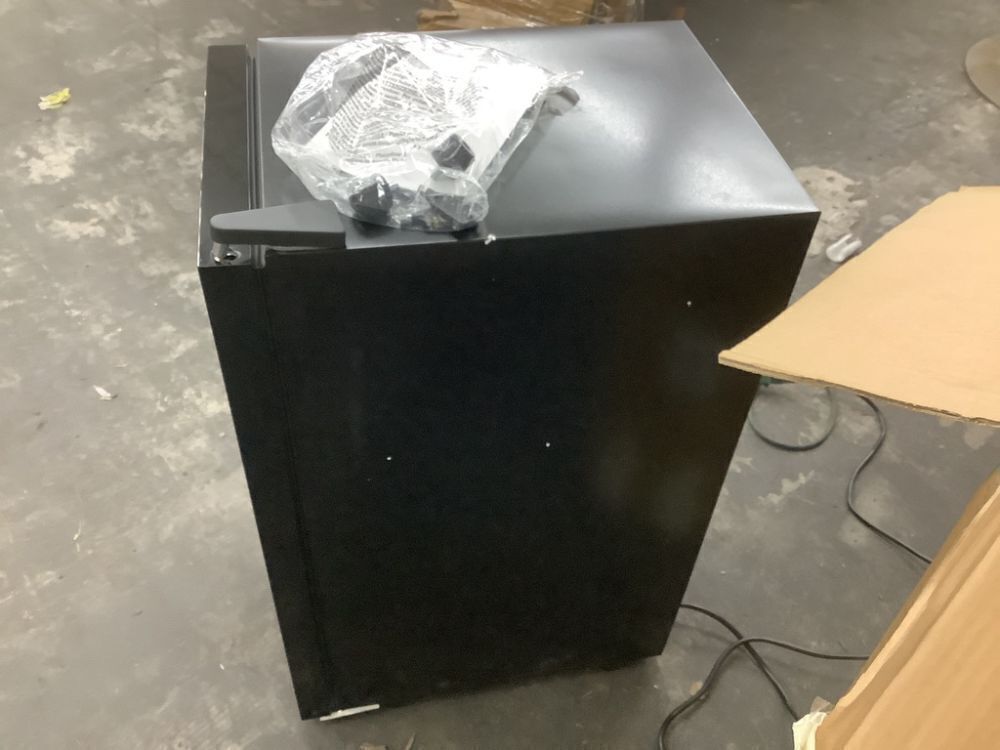 13.6 in. Black Freestanding Beverage Center 18-Bottle Wine Cooler with Interior Light - Damaged Hinge - Image 6 - Lot 98JF
