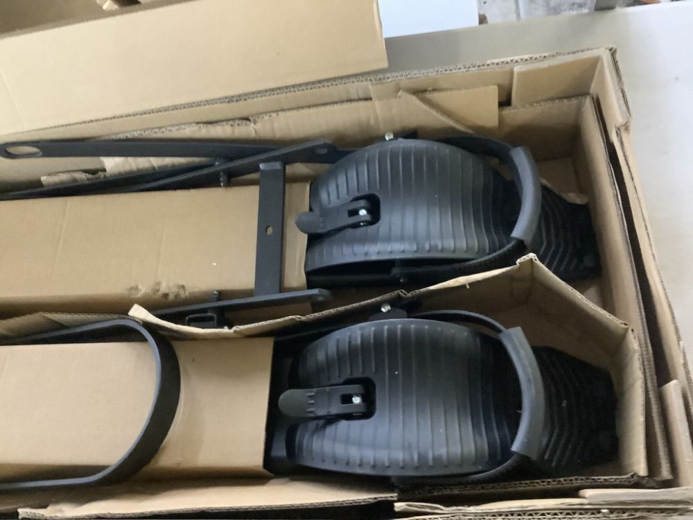 Young E-Bike Rack Hitch Mount Platform Style fits E-Bike with Up to 5-inch Fat Tire, 200 lbs Capacity - Image 3 - Lot 68JF