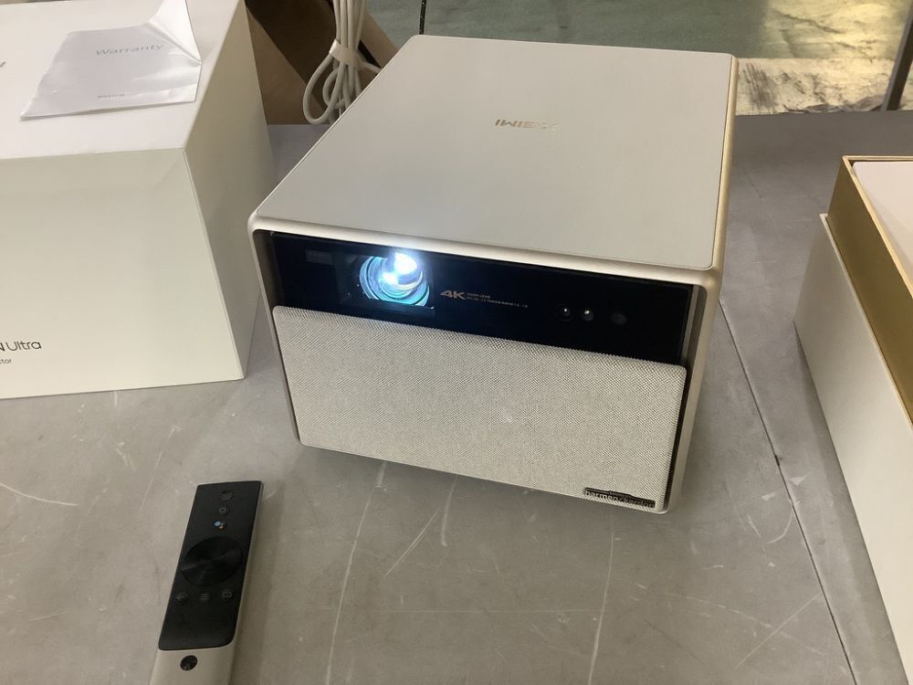 XGIMI HORIZON Ultra 4K Projector, Dolby Vision, 2300 ISO Lumens, 2 x 12W Harman Kardon Speakers, WiFi and Bluetooth, Dual Light, Active 3D, 200" - Image 3 - Lot 6