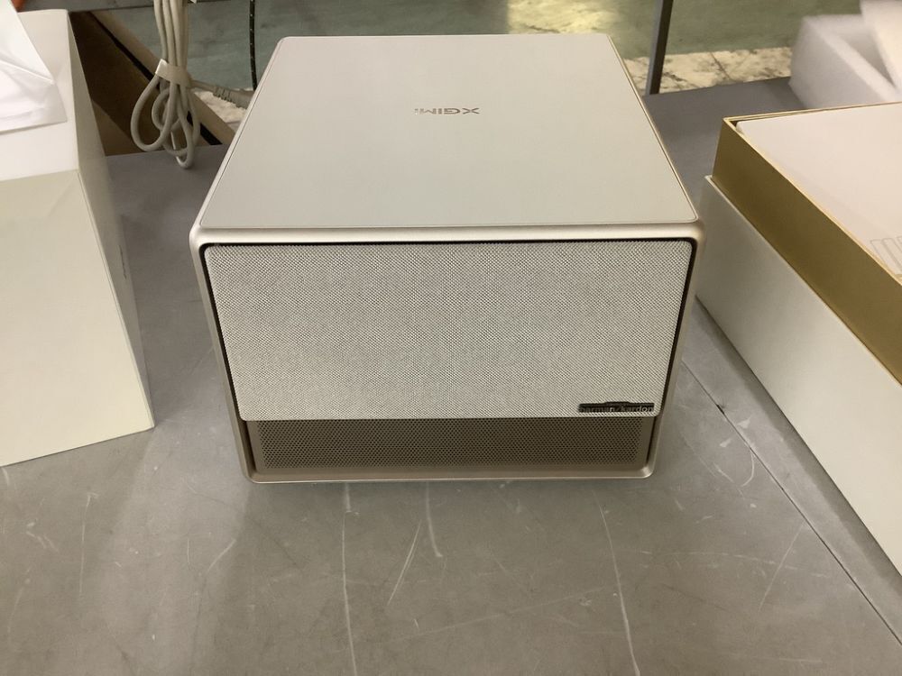 XGIMI HORIZON Ultra 4K Projector, Dolby Vision, 2300 ISO Lumens, 2 x 12W Harman Kardon Speakers, WiFi and Bluetooth, Dual Light, Active 3D, 200" - Image 6 - Lot 6