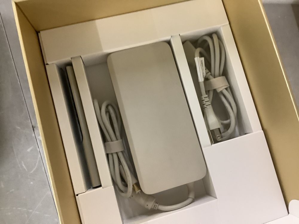 XGIMI HORIZON Ultra 4K Projector, Dolby Vision, 2300 ISO Lumens, 2 x 12W Harman Kardon Speakers, WiFi and Bluetooth, Dual Light, Active 3D, 200" - Image 7 - Lot 6