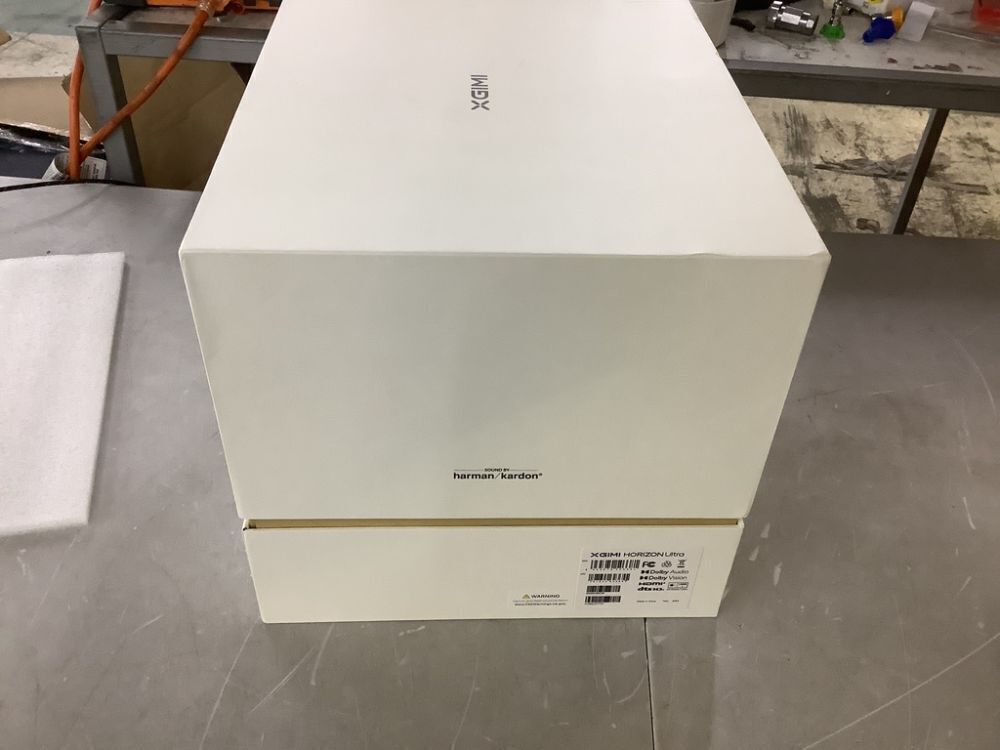 XGIMI HORIZON Ultra 4K Projector, Dolby Vision, 2300 ISO Lumens, 2 x 12W Harman Kardon Speakers, WiFi and Bluetooth, Dual Light, Active 3D, 200" - Image 13 - Lot 6