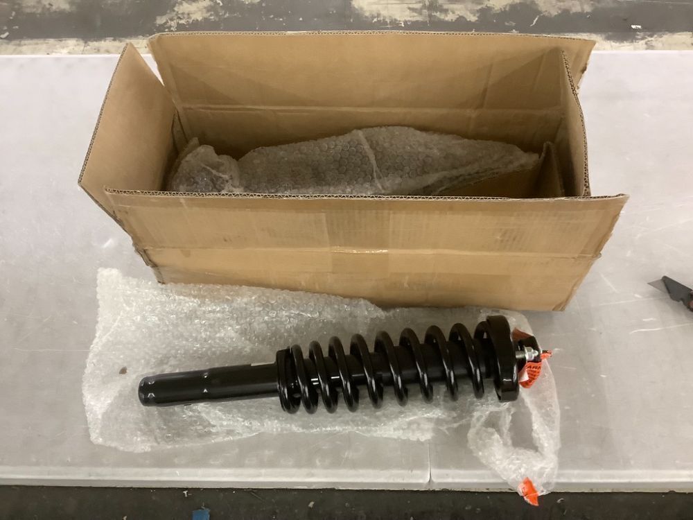 EVERESTWAY Front Struts Complete Assembly Pair for 1997-2001 Honda CR-V - Image 2 - Lot 223