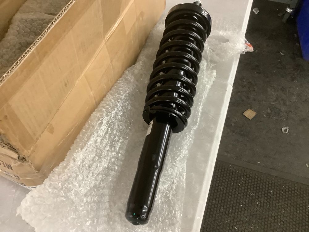 EVERESTWAY Front Struts Complete Assembly Pair for 1997-2001 Honda CR-V - Image 4 - Lot 223