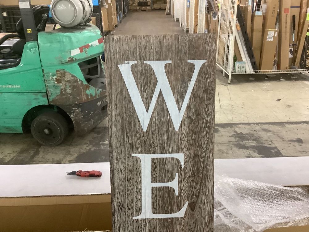 Vertical Welcome Sign for Front Porch - Image 2 - Lot 624