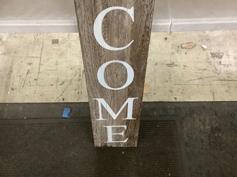 Vertical Welcome Sign for Front Porch - Image 4 - Lot 624