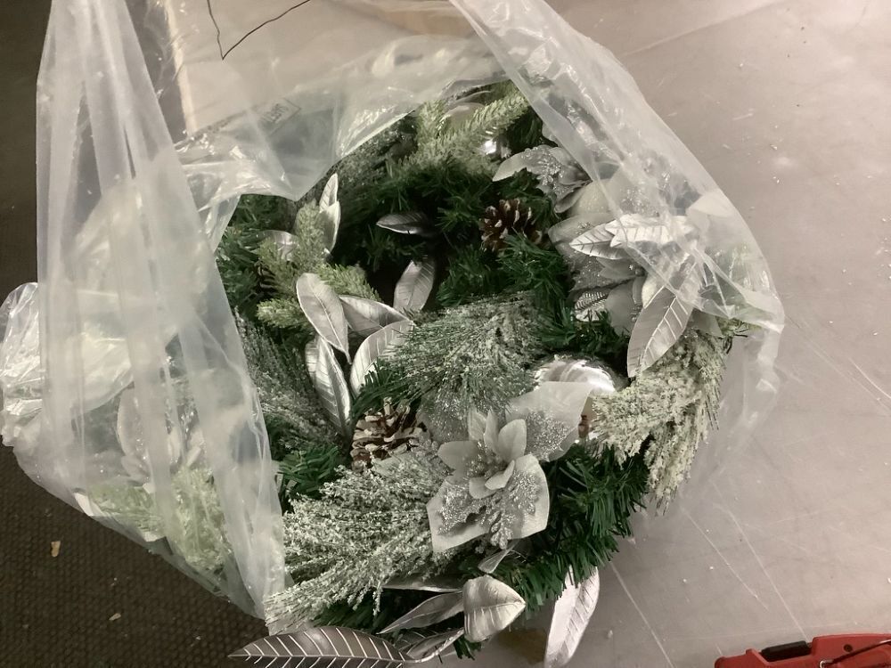 WANNA-CUL Pre-Lit 24 Inch Lighted Christmas Wreath with Silver White Christmas Ball Ornaments and Poinsettia Flowers - Image 3 - Lot 326