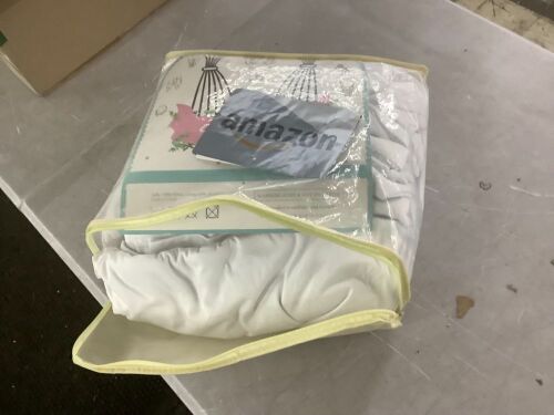 Fabric Backdrop, White, Unknown Size - Lot 726