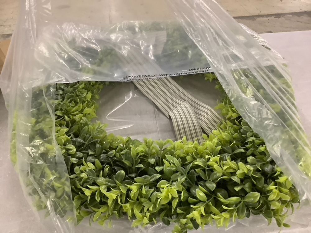 32" Artificial Boxwood Wreath - Image 3 - Lot 307