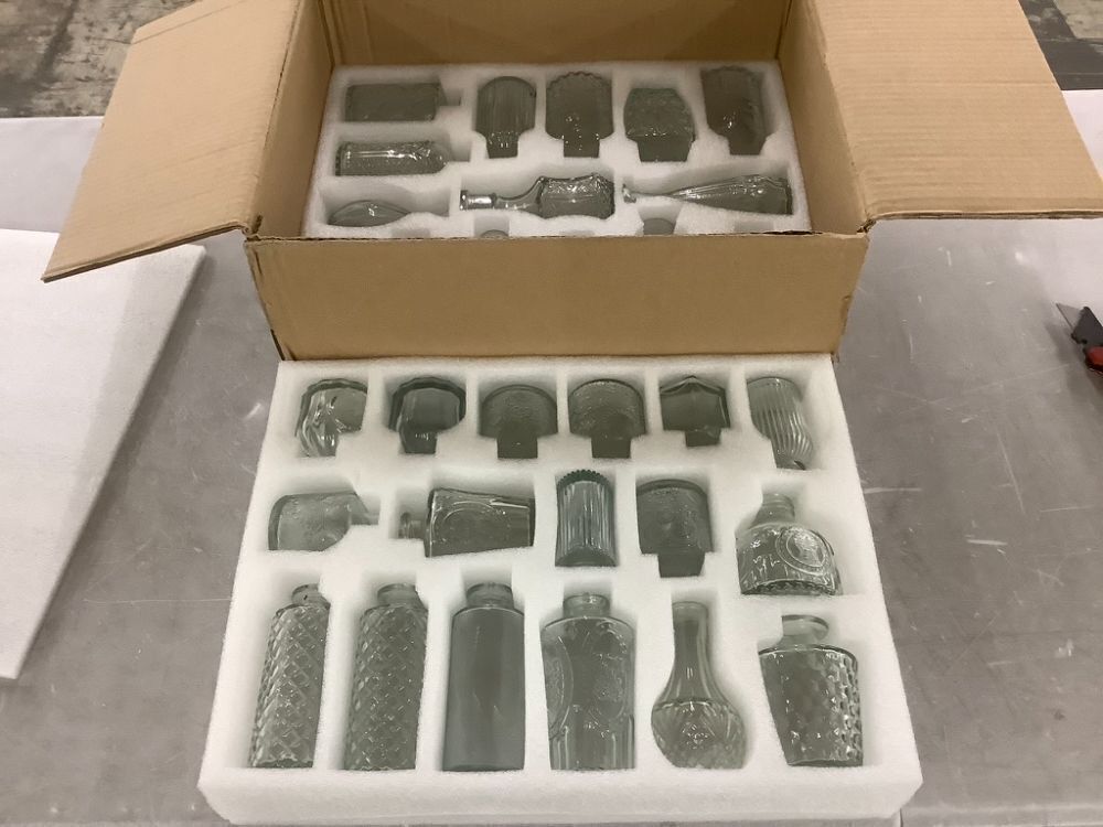 Glass Bud Vases, 32 pc - Image 1 - Lot 412