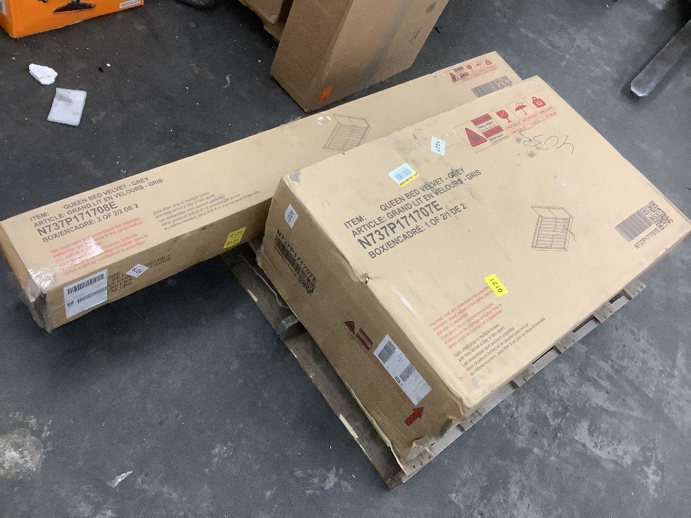 Harper & Bright Designs Gray Wood Frame Queen Size Velvet Upholstered Platform Bed - Image 2 - Lot 23JF