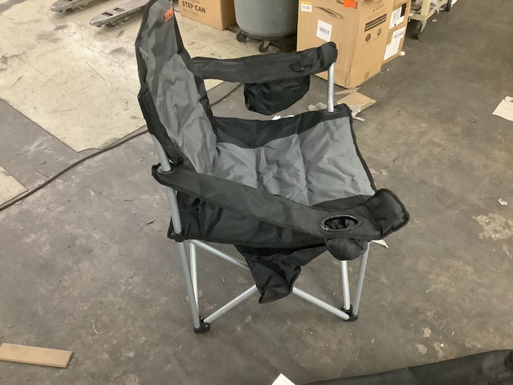 VEVOR Camping Folding Chair with Side Pockets, Cup Holder and Cooler Bag - Image 4 - Lot 161