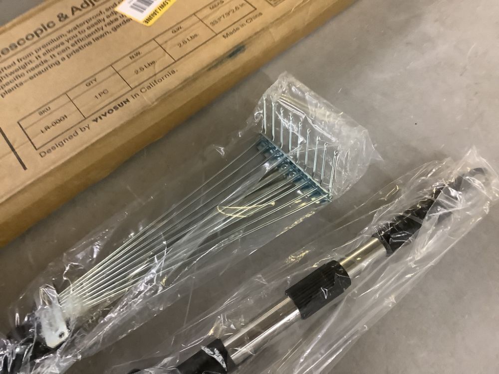 VIVOSUN 2-Pack 64 in. and 30 in. Aluminum Handle Lawn Leveling Rake - Image 4 - Lot 666JF