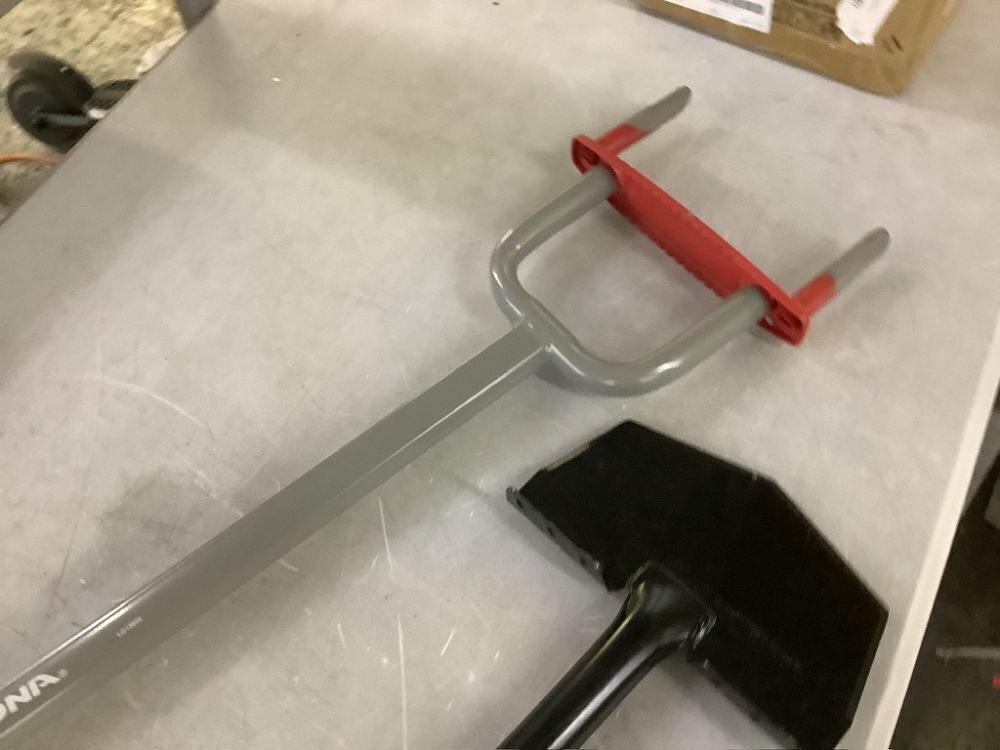 Husky 34 in. T-Handle Edger & Corona MAX YardBREATHER Aerator with Auto-Eject 3.5 in. Soil Plugs - Image 2 - Lot 771JF