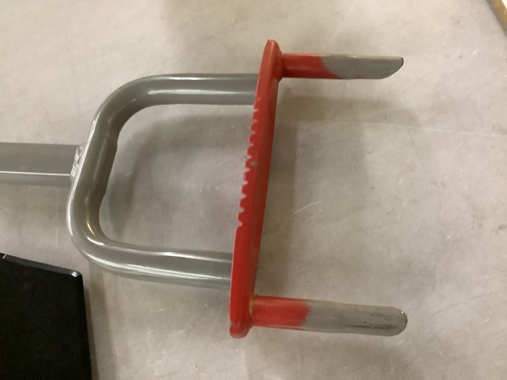 Husky 34 in. T-Handle Edger & Corona MAX YardBREATHER Aerator with Auto-Eject 3.5 in. Soil Plugs - Image 4 - Lot 771JF