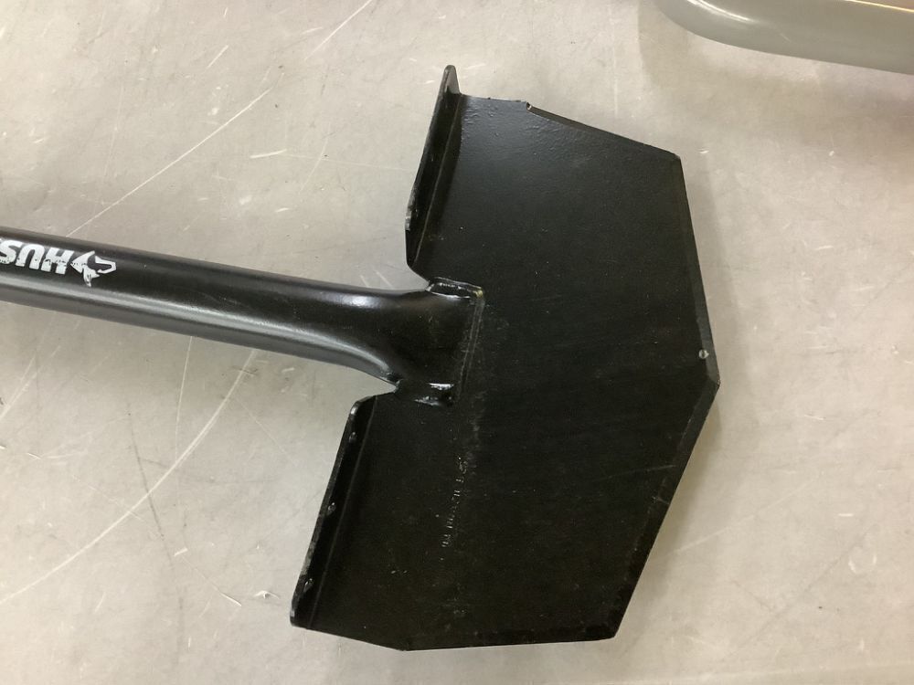 Husky 34 in. T-Handle Edger & Corona MAX YardBREATHER Aerator with Auto-Eject 3.5 in. Soil Plugs - Image 6 - Lot 771JF