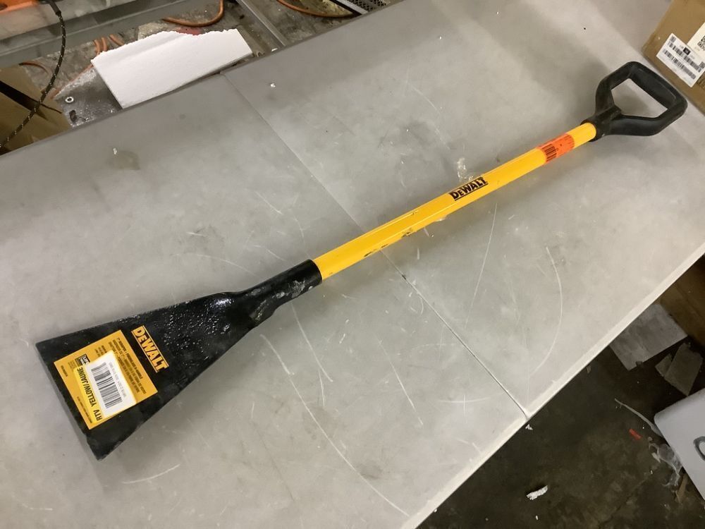 DEWALT 32 in. Carbon Steel Blade Ice Scraper - Image 1 - Lot 773JF