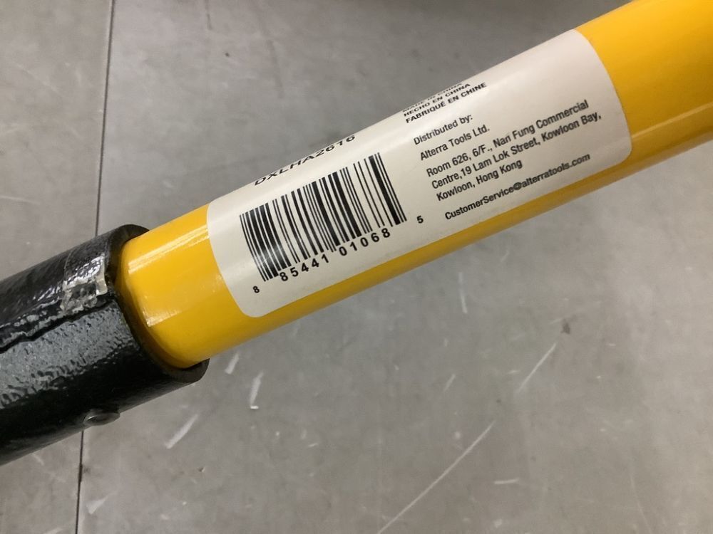 DEWALT 32 in. Carbon Steel Blade Ice Scraper - Image 5 - Lot 773JF