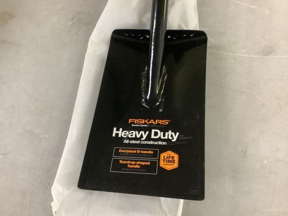 Fiskars Steel D-handle Garden Spade - Image 3 - Lot 774JF